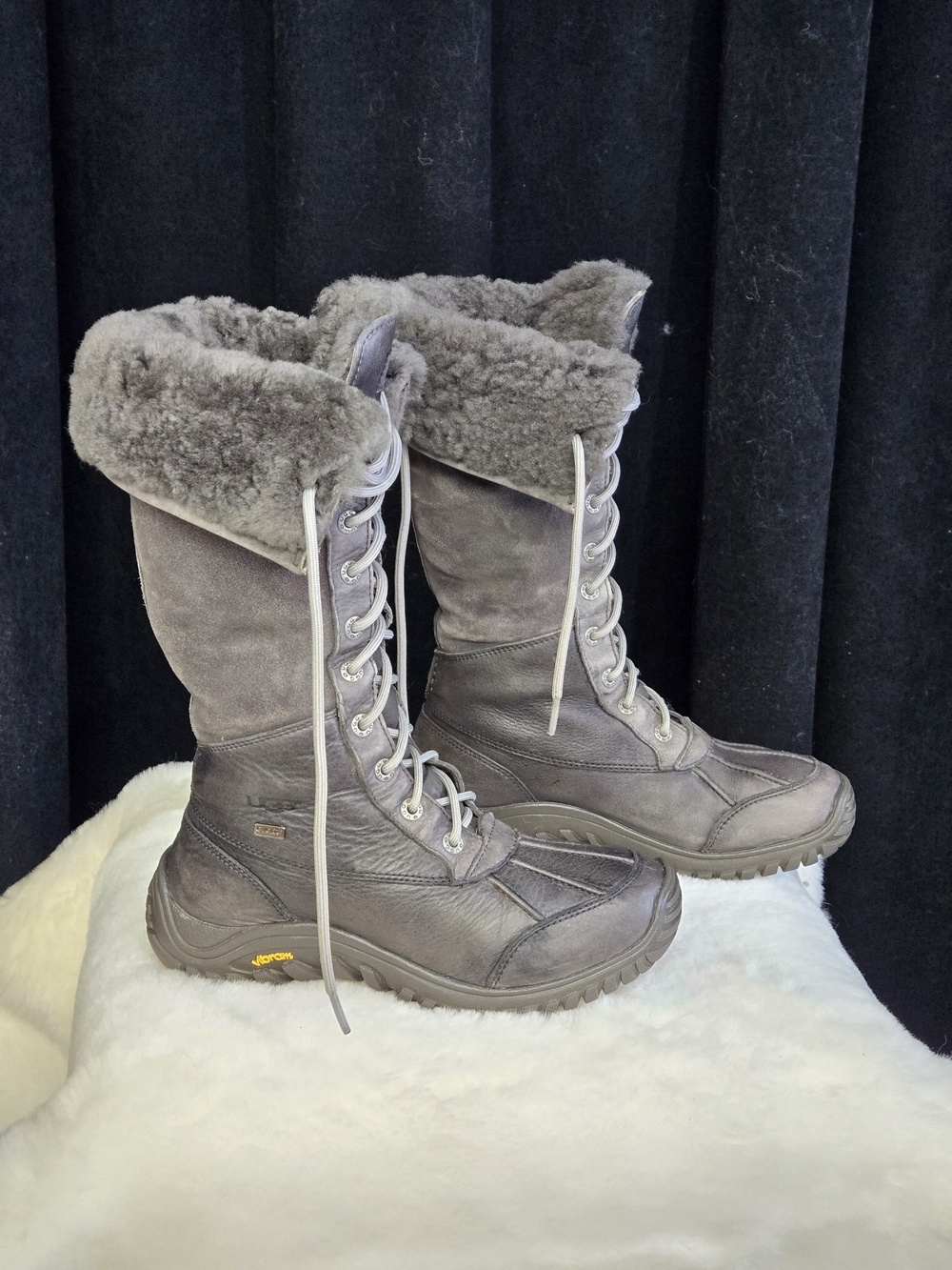 UGG Adirondack Boots Size 7 Gray Vibram Sheepskin
